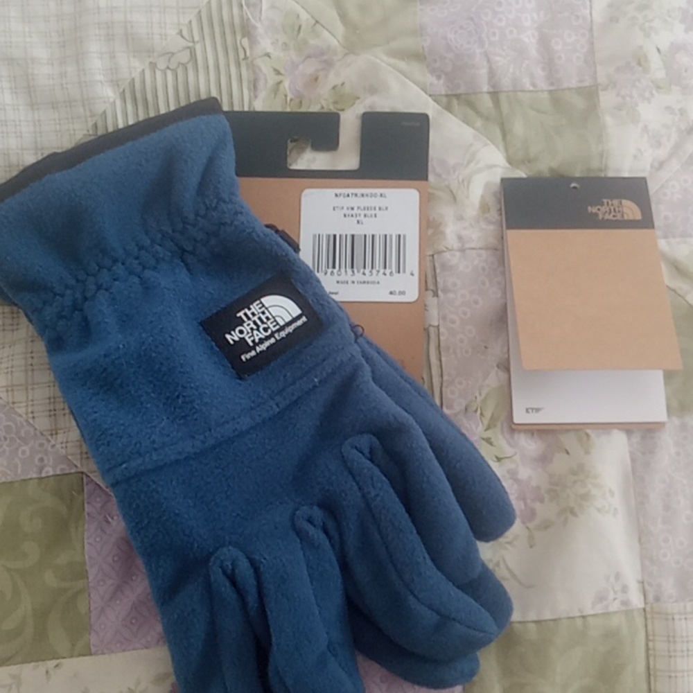 Northface fleece gloved size XL